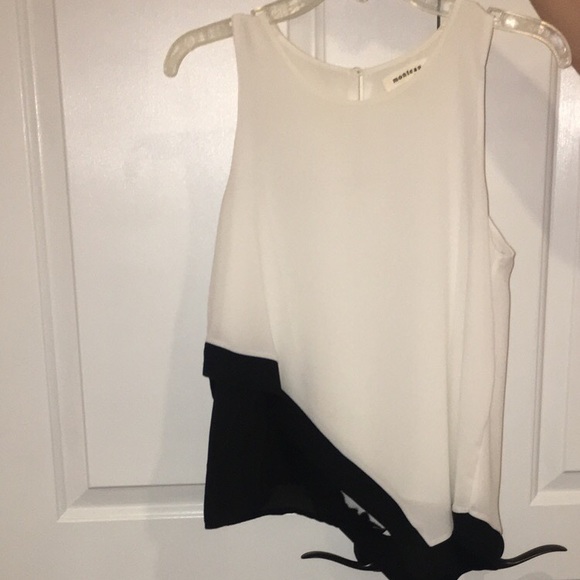 Adorable top, one side is longer than the other - Picture 3 of 3